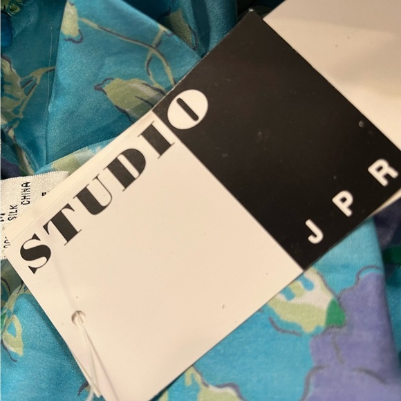 STUDIO JPR VINTAGE NWT DEAD STOCK SILK SHORT SET IN BLUE FLORAL PRINT- Small - Picture 6 of 6